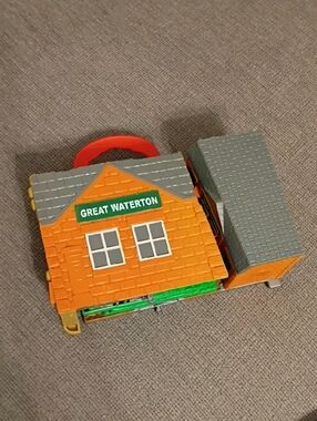 Thomas & Friends Great Waterton Travel Playset with carry handle
